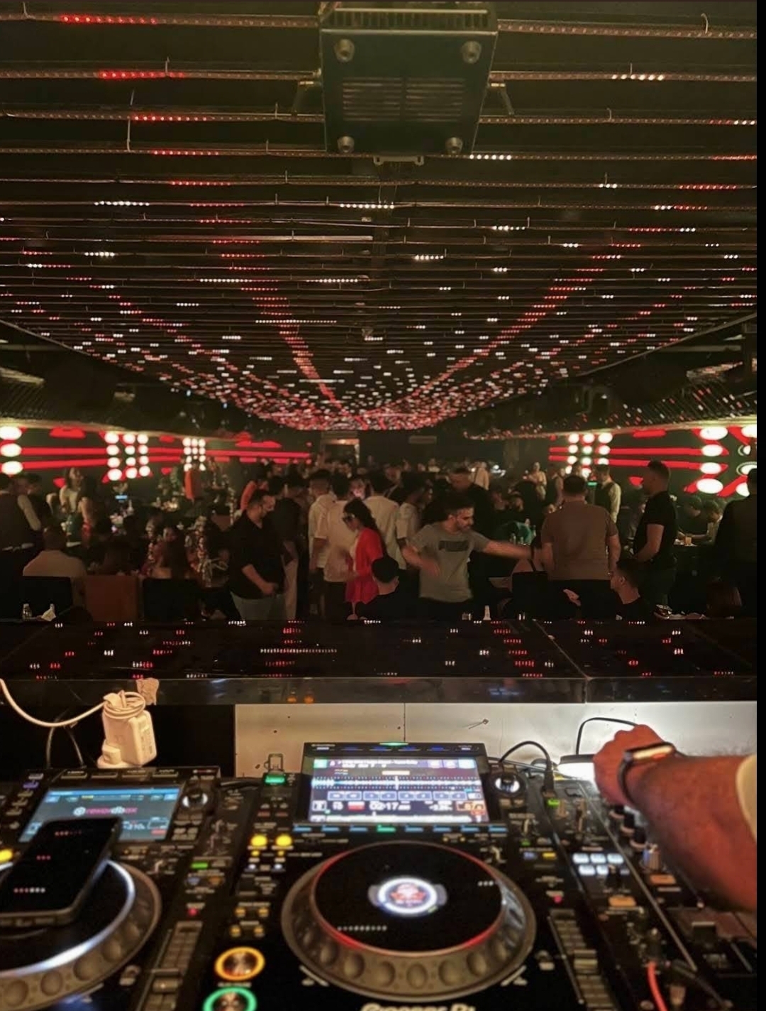 Royal King night club