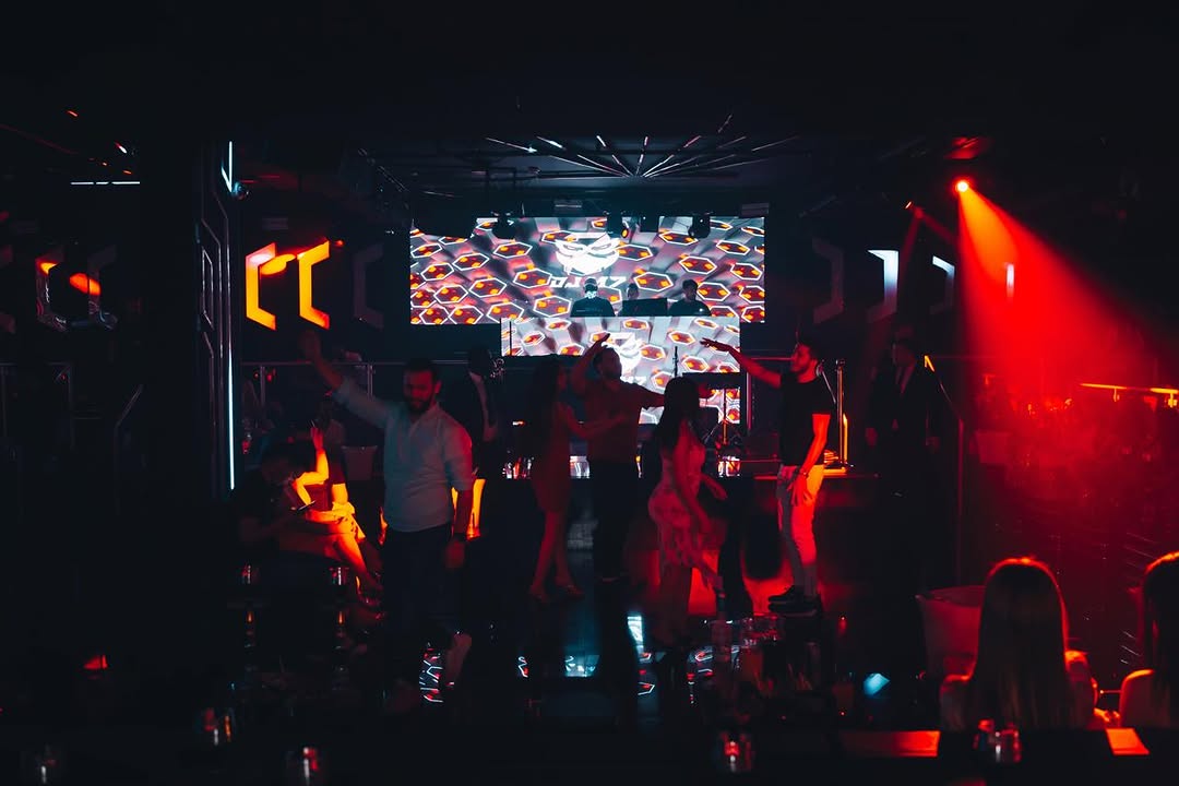 Royal King night club