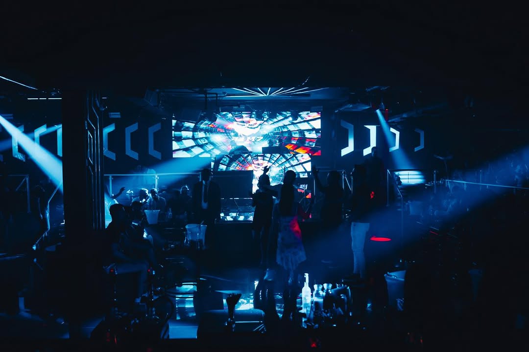 Royal King night club
